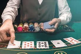 Antarmuka platform badai 100 menampilkan kategori sportsbook, live-dealer, dan permainan slot