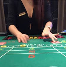 Tabel pembayaran Lucky Neko menunjukkan nilai simbol dan kombinasi kemenangan